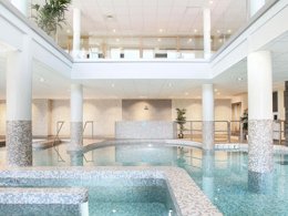 Camping Pas Cher vous présente avec son site Officiel campingpascher.fr, la Résidence Et Spa Odalys Mendi Alde classé 4 étoiles, située sur la commune de La Clusaz dans le département Haute-savoie (Rhône Alpes) en France. La résidence Et Spa Odalys Mendi Alde, vous présente un hébergement de type studio de 25 m² et télévision. La résidence Et Spa Odalys Mendi Alde vous propose du sam. 02 mai au sam. 09 mai 2026 pour 7 nuits à 359€. Cette location propose 25 dates différentes pour réserver votre séjour. Découvrez également les 8 autres gammes d'hébergements de la résidence. Les Avis clients pour la Résidence Et Spa Odalys Mendi Alde sont de 7 sur 10. Piscine chauffée, Piscine extérieure, Club enfants, Canoë-kayak, Centre équestre, Court de tennis, Golf, Salle de fitness, Boulangerie, Restaurant,... En savoir plus : cliquez-ICI.