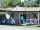 Camping Pas Cher vous présente avec son site Officiel campingpascher.fr, le Camping Le Bosquet classé 2 étoiles, situé sur la commune de Jard Sur Mer dans le département Vendée (Pays De La Loire) en France. Le camping Le Bosquet, vous présente un hébergement de type chalet de 27 m² pour 2 personnes et télévision. Le camping Le Bosquet vous propose du sam. 04 avril au sam. 11 avril 2026 pour 7 nuits à 266€. Cette location propose 81 dates différentes pour réserver votre séjour. Découvrez également les 3 autres gammes d'hébergements du camping. Les Avis clients pour le Camping Le Bosquet sont excellents avec une note moyenne de 8 sur 10. Mer, Aire de jeux enfants, Centre équestre, Cyclisme, Golf, Surf, Dépôt de pain, Supermarché,... En savoir plus : cliquez-ICI.