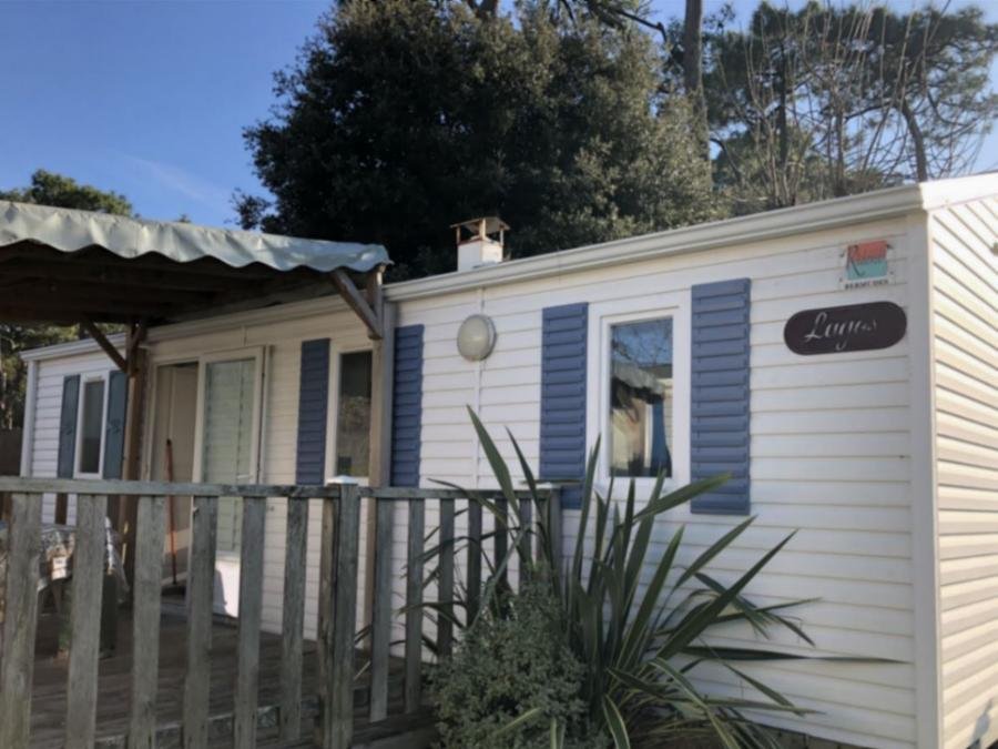 Camping Pas Cher vous présente avec son site Officiel campingpascher.fr, le Camping Paradis - La Pomme De Pin classé 4 étoiles, situé sur la commune de Jard Sur Mer dans le département Vendée (Pays De La Loire) en France. Le camping Paradis - La Pomme De Pin vous propose un hébergement de type mobil-home de 30 m². L'établissement vous propose 13 autres types d'hébergements. Découvrez tous nos séjours à petits prix dans la commune et aux alentours de Jard Sur Mer du département : Vendée (Pays De La Loire). Les Avis clients pour le Camping Paradis - La Pomme De Pin sont excellents avec une note moyenne de 8 sur 10. Mer, Piscine couverte, Piscine extérieure, Animations familiales, Club enfants, Aire de jeux enfants, Baby-foot, Canoë-kayak, Centre équestre, Cyclisme, Flipper, Golf, Ping-pong, Piscine, Plongée, Pétanque, Randonnée, Salle de jeux vidéo, Surf, Terrain multisports, Bar, Brasserie, Créperie, Dépôt de pain, Plats à emporter, Supermarché, Épicerie,... En savoir plus : cliquez-ICI.