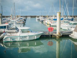Camping Pas Cher vous présente avec son site Officiel campingpascher.fr, le Camping Paradis - La Pomme De Pin classé 4 étoiles, situé sur la commune de Jard Sur Mer dans le département Vendée (Pays De La Loire) en France. Le camping Paradis - La Pomme De Pin, vous présente un hébergement de type mobil-home de 27 m². Le camping Paradis - La Pomme De Pin vous propose du sam. 30 mai au sam. 06 juin 2026, en promotion à -11% pour 7 nuits à 169 € au lieu de 190,0 € soit une Économie de 21 €. Cette location propose 23 dates différentes pour réserver votre séjour. Découvrez également les 9 autres gammes d'hébergements du camping. Les Avis clients pour le Camping Paradis - La Pomme De Pin sont excellents avec une note moyenne de 8 sur 10. Mer, Piscine couverte, Piscine extérieure, Animations familiales, Club enfants, Aire de jeux enfants, Baby-foot, Canoë-kayak, Centre équestre, Cyclisme, Flipper, Golf, Ping-pong, Piscine, Plongée, Pétanque, Randonnée, Salle de jeux vidéo, Surf, Terrain multisports, Bar, Brasserie, Créperie, Dépôt de pain, Plats à emporter, Supermarché, Épicerie,... En savoir plus : cliquez-ICI.