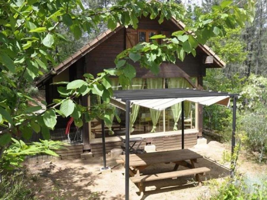Camping Pas Cher vous présente avec son site Officiel campingpascher.fr, le Camping Paradis - Bois Simonet classé 4 étoiles, situé sur la commune de Joyeuse dans le département Ardèche (Rhône Alpes) en France. Le camping Paradis - Bois Simonet vous propose un hébergement de type chalet de 80 m² avec climatisation (télévision). L'établissement vous propose 18 autres types d'hébergements. Découvrez tous nos séjours à petits prix dans la commune et aux alentours de Joyeuse du département : Ardèche (Rhône Alpes). Les Avis clients pour le Camping Paradis - Bois Simonet sont de 7 sur 10. Rivière, Piscine chauffée, Piscine extérieure, Animations familiales, Club ados, Club enfants, Aire de jeux enfants, Canoë-kayak, Parcours sportif, Ping-pong, Piscine, Pétanque, Terrain multisports, Bar, Boulangerie, Pizzeria, Restaurant, Snack/Bar, Épicerie,... En savoir plus : cliquez-ICI.