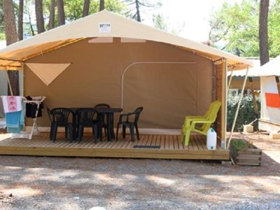 Cliquez pour découvrir toutes les photos de l'HÉBERGEMENT ! bungalow toilé - Paradis - Bois Simonet photo 3