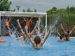 Camping Pas Cher vous présente avec son site Officiel campingpascher.fr, le Camping Ametlla classé 4 étoiles, situé sur la commune de L'ametlla De Mar dans le département Tarragone (Catalogne) en Espagne. Le camping Ametlla vous propose un hébergement de type mobil-home de 35 m² pour 6 personnes avec climatisation (télévision). L'établissement vous propose 2 autres types d'hébergements. Découvrez tous nos séjours à petits prix dans la commune et aux alentours de L'ametlla De Mar du département : Tarragone (Catalogne). Les Avis clients pour le Camping Ametlla sont excellents avec une note moyenne de 8 sur 10. LacMer, Piscine extérieure, Animation enfants, Animations familiales, Aire de jeux enfants, Canoë-kayak, Court de tennis, Ping-pong, Pétanque, Randonnée, Salle de fitness, Terrain de football, Terrain multisports, Voile, Bar, Plats à emporter, Épicerie,... En savoir plus : cliquez-ICI.