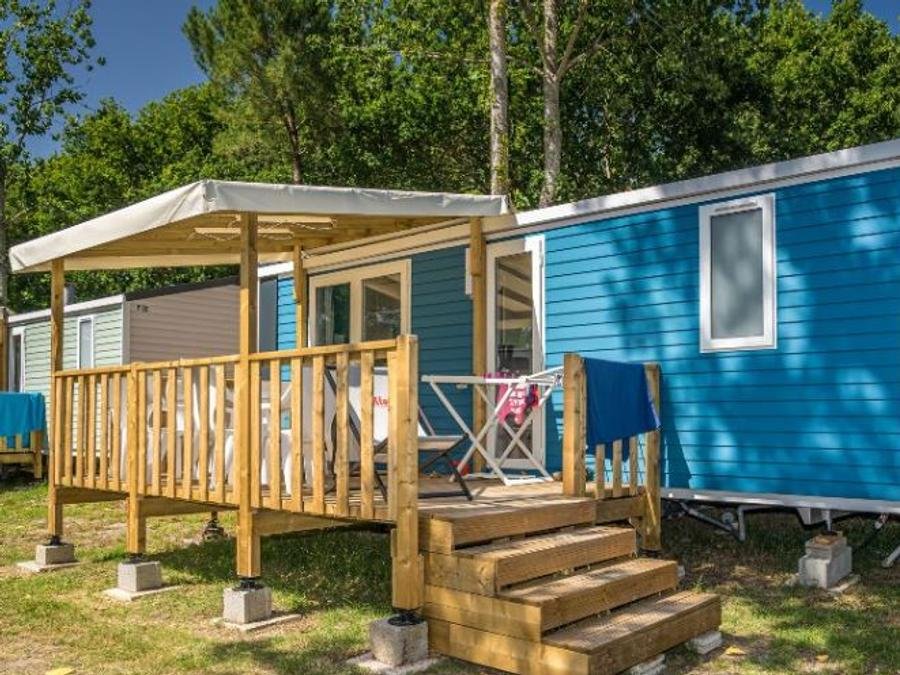 Camping Pas Cher vous présente avec son site Officiel campingpascher.fr, le Camping Les Ajoncs D'Or classé 4 étoiles, situé sur la commune de La Baule dans le département Loire-atlantique (Pays De La Loire) en France. Le camping Les Ajoncs D'Or vous propose un hébergement de type mobil-home de 30 m² pour 7 personnes (télévision). L'établissement vous propose 53 autres types d'hébergements. Découvrez tous nos séjours à petits prix dans la commune et aux alentours de La Baule du département : Loire-atlantique (Pays De La Loire). Les Avis clients pour le Camping Les Ajoncs D'Or sont excellents avec une note moyenne de 8 sur 10. Piscine chauffée, Piscine couverte, Animation ados, Animations familiales, Club enfants, Aire de jeux enfants, Canoë-kayak, Centre équestre, Golf, Ping-pong, Planche à voile, Pétanque, Structure gonflable enfants, Surf, Terrain multisports, Trampoline, Bar, Dépôt de pain, Plats à emporter, Snack/Bar, Supermarché, Épicerie,... En savoir plus : cliquez-ICI.