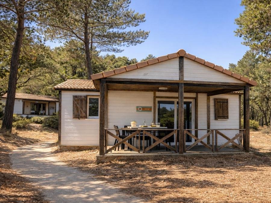 Camping Pas Cher vous présente avec son site Officiel campingpascher.fr, le Camping Le Parc Des Chênes classé 3 étoiles, situé sur la commune de La Croix Valmer dans le département Var (Provence Alpes Côte D'azur) en France. Le camping Le Parc Des Chênes, vous présente un hébergement de type chalet de 28 m² pour 6 personnes avec climatisation et télévision. Le camping Le Parc Des Chênes vous propose du sam. 26 septembre au sam. 03 octobre 2026 pour 7 nuits à 628€. Cette location propose 44 dates différentes pour réserver votre séjour. Découvrez également les 7 autres gammes d'hébergements du camping. Les Avis clients pour le Camping Le Parc Des Chênes sont de 7 sur 10. Mer, Piscine extérieure, Aire de jeux enfants, Ping-pong, Pétanque, Voile, Bar, Restaurant, Snack/Bar, Station-service, Épicerie,... En savoir plus : cliquez-ICI.