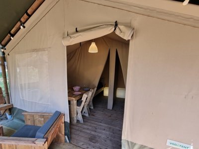 Cliquez pour découvrir toutes les photos de l'HÉBERGEMENT ! tente en toile et bois - La Roche photo 7