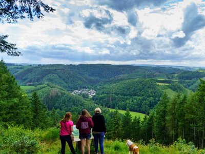 Cliquez pour découvrir toutes les photos de l'HÉBERGEMENT ! tente en toile et bois - La Roche photo 8
