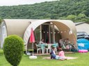 Camping Pas Cher vous présente avec son site Officiel campingpascher.fr, le Camping La Roche classé 4 étoiles, situé sur la commune de La Roche En Ardenne dans le département Luxembourg (Wallonie) en Belgique. Le camping La Roche, vous présente un hébergement de type tente. Le camping La Roche vous propose du mardi 31 mars au mardi 07 avril 2026, en promotion à -20% pour 7 nuits à 458,16 € au lieu de 572,7 € soit une Économie de 114,54 €. Cette location propose 227 dates différentes pour réserver votre séjour. Découvrez également les 7 autres gammes d'hébergements du camping. Rivière, Piscine extérieure, Aire de jeux enfants, Canoë-kayak, Ping-pong, Pétanque, Randonnée, Terrain multisports, Bar, Snack/Bar,... En savoir plus : cliquez-ICI.