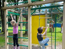 Camping Pas Cher vous présente avec son site Officiel campingpascher.fr, le Camping La Roche classé 4 étoiles, situé sur la commune de La Roche En Ardenne dans le département Luxembourg (Wallonie) en Belgique. Le camping La Roche, vous présente un hébergement de type tente. Le camping La Roche vous propose du mardi 31 mars au mardi 07 avril 2026, en promotion à -20% pour 7 nuits à 458,16 € au lieu de 572,7 € soit une Économie de 114,54 €. Cette location propose 227 dates différentes pour réserver votre séjour. Découvrez également les 7 autres gammes d'hébergements du camping. Rivière, Piscine extérieure, Aire de jeux enfants, Canoë-kayak, Ping-pong, Pétanque, Randonnée, Terrain multisports, Bar, Snack/Bar,... En savoir plus : cliquez-ICI.