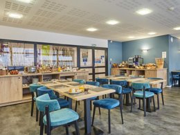 Camping Pas Cher vous présente avec son site Officiel campingpascher.fr, la Résidence Odalys Référence Archipel classé 4 étoiles, située sur la commune de La Rochelle dans le département Charente-maritime (Poitou Charentes) en France. La résidence Odalys Référence Archipel vous propose un hébergement de type studio de 24 m² pour 2 personnes (télévision). Cet hébergement propose plus de 44 dates différentes pour réserver ! Pour dévouvrir la période la moins chère, consultez la rubrique 'Tarifs' et sélectionnez votre mois de départ. L'établissement vous propose 5 autres types d'hébergements. Découvrez tous nos séjours à petits prix dans la commune et aux alentours de La Rochelle du département : Charente-maritime (Poitou Charentes). Les Avis clients pour la Résidence Odalys Référence Archipel sont excellents avec une note moyenne de 9 sur 10. Piscine extérieure, Canoë-kayak, Centre équestre, Court de tennis, Golf, Salle de fitness,... En savoir plus : cliquez-ICI.