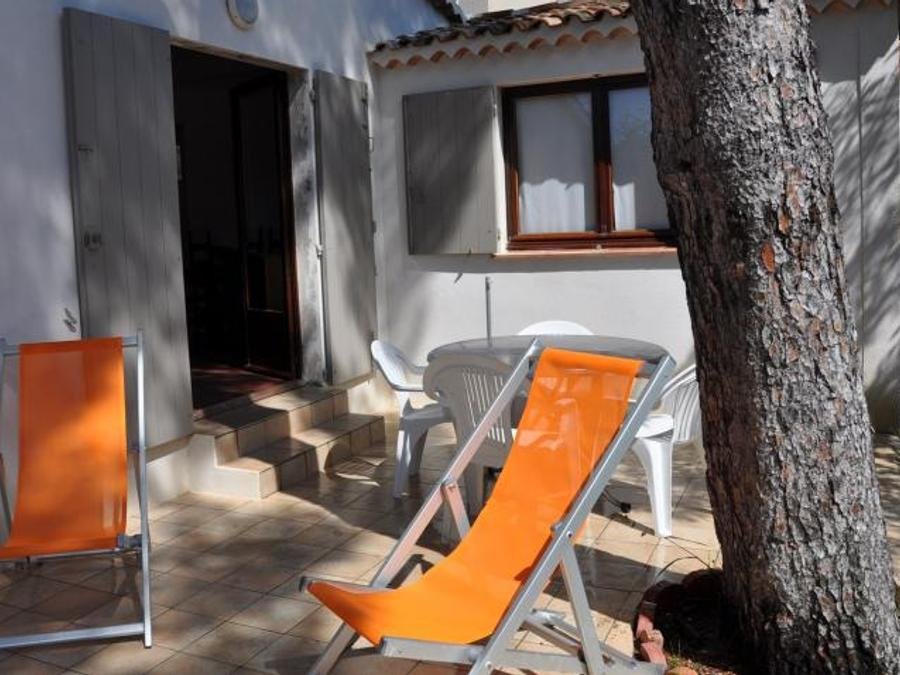 Camping Pas Cher vous présente avec son site Officiel campingpascher.fr, le Camping Sélection Camping classé 4 étoiles, situé sur la commune de La Croix Valmer dans le département Var (Provence Alpes Côte D'azur) en France. Le camping Sélection Camping, vous présente un hébergement de type maison de campagne de 42 m² et télévision. Le camping Sélection Camping vous propose du mercredi 16 septembre au mercredi 23 septembre 2026 pour 7 nuits à 707€. Cette location propose 33 dates différentes pour réserver votre séjour. Découvrez également les 18 autres gammes d'hébergements du camping. Les Avis clients pour le Camping Sélection Camping sont excellents avec une note moyenne de 8 sur 10. Piscine chauffée, Piscine extérieure, Animations familiales, Club enfants, Aire de jeux enfants, Centre équestre, Court de tennis, Cyclisme, Golf, Ping-pong, Piscine, Pétanque, Randonnée, Terrain de football, Terrain multisports, Bar, Dépôt de pain, Plats à emporter, Restaurant, Snack/Bar, Épicerie,... En savoir plus : cliquez-ICI.