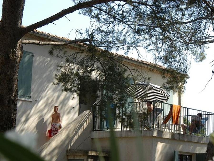 Camping Pas Cher vous présente avec son site Officiel campingpascher.fr, le Camping Sélection Camping classé 4 étoiles, situé sur la commune de La Croix Valmer dans le département Var (Provence Alpes Côte D'azur) en France. Le camping Sélection Camping vous propose un hébergement de type maison de campagne de 50 m² (télévision). L'établissement vous propose 19 autres types d'hébergements. Découvrez tous nos séjours à petits prix dans la commune et aux alentours de La Croix Valmer du département : Var (Provence Alpes Côte D'azur). Les Avis clients pour le Camping Sélection Camping sont excellents avec une note moyenne de 8 sur 10. Piscine chauffée, Piscine extérieure, Animations familiales, Club enfants, Aire de jeux enfants, Centre équestre, Court de tennis, Cyclisme, Golf, Ping-pong, Piscine, Pétanque, Randonnée, Terrain de football, Terrain multisports, Bar, Dépôt de pain, Plats à emporter, Restaurant, Snack/Bar, Épicerie,... En savoir plus : cliquez-ICI.