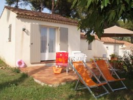 Camping Pas Cher vous présente avec son site Officiel campingpascher.fr, le Camping Sélection Camping classé 4 étoiles, situé sur la commune de La Croix Valmer dans le département Var (Provence Alpes Côte D'azur) en France. Le camping Sélection Camping, vous présente un hébergement de type maison de campagne de 21 m² et télévision. Le camping Sélection Camping vous propose du dimanche 15 mars au dimanche 22 mars 2026 pour 7 nuits à 483€. Cette location propose 148 dates différentes pour réserver votre séjour. Découvrez également les 19 autres gammes d'hébergements du camping. Les Avis clients pour le Camping Sélection Camping sont excellents avec une note moyenne de 8 sur 10. Piscine chauffée, Piscine extérieure, Animations familiales, Club enfants, Aire de jeux enfants, Centre équestre, Court de tennis, Cyclisme, Golf, Ping-pong, Piscine, Pétanque, Randonnée, Terrain de football, Terrain multisports, Bar, Dépôt de pain, Plats à emporter, Restaurant, Snack/Bar, Épicerie,... En savoir plus : cliquez-ICI.