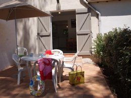 Camping Pas Cher vous présente avec son site Officiel campingpascher.fr, le Camping Sélection Camping classé 4 étoiles, situé sur la commune de La Croix Valmer dans le département Var (Provence Alpes Côte D'azur) en France. Le camping Sélection Camping, vous présente un hébergement de type maison de campagne de 32 m² et télévision. Le camping Sélection Camping vous propose du dimanche 15 mars au dimanche 22 mars 2026 pour 7 nuits à 560€. Cette location propose 148 dates différentes pour réserver votre séjour. Découvrez également les 19 autres gammes d'hébergements du camping. Les Avis clients pour le Camping Sélection Camping sont excellents avec une note moyenne de 8 sur 10. Piscine chauffée, Piscine extérieure, Animations familiales, Club enfants, Aire de jeux enfants, Centre équestre, Court de tennis, Cyclisme, Golf, Ping-pong, Piscine, Pétanque, Randonnée, Terrain de football, Terrain multisports, Bar, Dépôt de pain, Plats à emporter, Restaurant, Snack/Bar, Épicerie,... En savoir plus : cliquez-ICI.