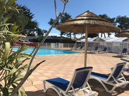 Camping Pas Cher vous présente avec son site Officiel campingpascher.fr, le Camping Les Violettes classé 4 étoiles, situé sur la commune de La Faute Sur Mer dans le département Vendée (Pays De La Loire) en France. Le camping Les Violettes vous propose un hébergement de type mobil-home de 21 m² (télévision). L'établissement vous propose 11 autres types d'hébergements. Découvrez tous nos séjours à petits prix dans la commune et aux alentours de La Faute Sur Mer du département : Vendée (Pays De La Loire). Les Avis clients pour le Camping Les Violettes sont excellents avec une note moyenne de 8 sur 10. Mer, Piscine couverte, Piscine extérieure, Animations familiales, Club enfants, Aire de jeux enfants, Baby-foot, Cyclisme, Ping-pong, Piscine, Pétanque, Ski nautique, Terrain multisports, Bar, Dépôt de pain, Plats à emporter, Snack/Bar, Épicerie,... En savoir plus : cliquez-ICI.