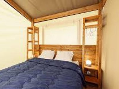 Cliquez pour découvrir toutes les photos de l'HÉBERGEMENT ! tente en toile et bois - Le Pavillon Bleu photo 5