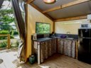 Cliquez pour découvrir toutes les photos de l'HÉBERGEMENT ! tente en toile et bois - camping Le Pavillon Bleu photo 2