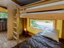 Cliquez pour découvrir toutes les photos de l'HÉBERGEMENT ! tente en toile et bois - camping Le Pavillon Bleu photo 3