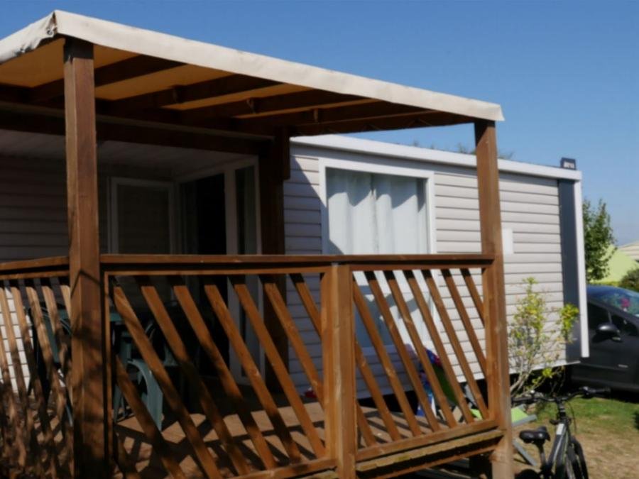 Camping Pas Cher vous présente avec son site Officiel campingpascher.fr, le Camping Paradis - Le Grand R classé 4 étoiles, situé sur la commune de La Faute Sur Mer dans le département Vendée (Pays De La Loire) en France. Le camping Paradis - Le Grand R, vous présente un hébergement de type mobil-home de 26 m² pour 4 personnes et télévision. Le camping Paradis - Le Grand R vous propose du sam. 12 septembre au sam. 19 septembre 2026, en promotion à -11% pour 7 nuits à 169 € au lieu de 190,0 € soit une Économie de 21 €. Cette location propose 10 dates différentes pour réserver votre séjour. Découvrez également les 13 autres gammes d'hébergements du camping. Les Avis clients pour le Camping Paradis - Le Grand R sont excellents avec une note moyenne de 8 sur 10. MerRivière, Piscine chauffée, Piscine couverte, Animations familiales, Club ados, Club enfants, Aire de jeux enfants, Centre équestre, Cyclisme, Ping-pong, Pétanque, Randonnée, Salle de jeux vidéo, Structure gonflable enfants, Terrain de basketball, Terrain de football, Terrain de volley-ball, Trampoline, Bar, Boulangerie, Dépôt de pain, Snack/Bar, Supermarché, Épicerie,... En savoir plus : cliquez-ICI.