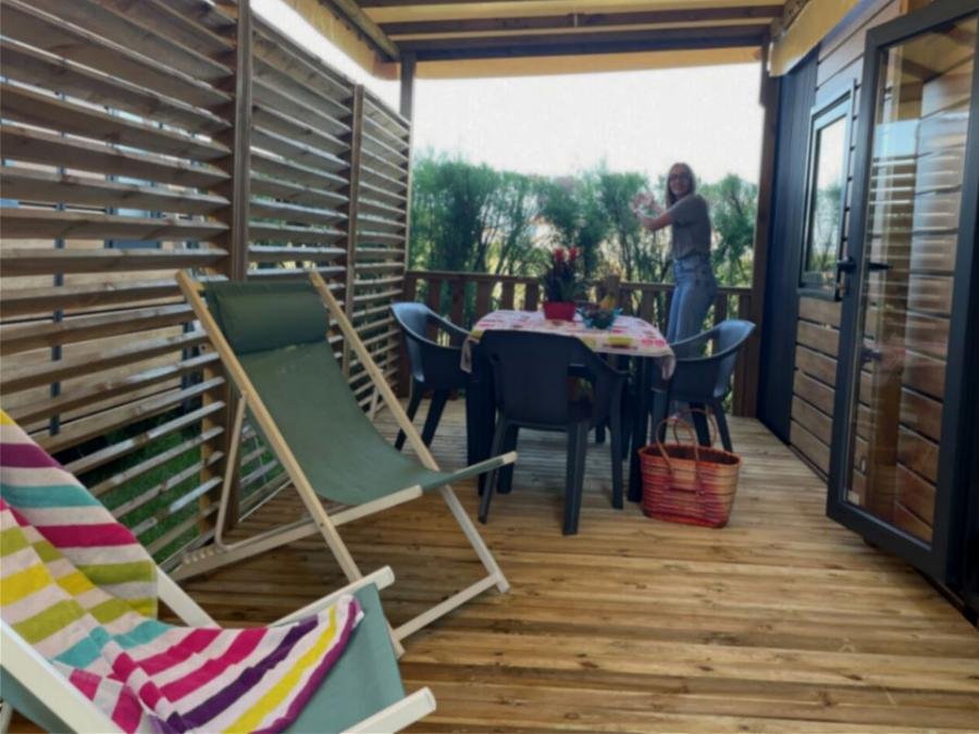Camping Pas Cher vous présente avec son site Officiel campingpascher.fr, le Camping Paradis - Le Grand R classé 4 étoiles, situé sur la commune de La Faute Sur Mer dans le département Vendée (Pays De La Loire) en France. Le camping Paradis - Le Grand R, vous présente un hébergement de type mobil-home de 32 m² pour 4 personnes avec climatisation et télévision. Le camping Paradis - Le Grand R vous propose du sam. 29 août au sam. 05 septembre 2026, en promotion à -9% pour 7 nuits à 289 € au lieu de 321,0 € soit une Économie de 32 €. Cette location propose 8 dates différentes pour réserver votre séjour. Découvrez également les 13 autres gammes d'hébergements du camping. Les Avis clients pour le Camping Paradis - Le Grand R sont excellents avec une note moyenne de 8 sur 10. MerRivière, Piscine chauffée, Piscine couverte, Animations familiales, Club ados, Club enfants, Aire de jeux enfants, Centre équestre, Cyclisme, Ping-pong, Pétanque, Randonnée, Salle de jeux vidéo, Structure gonflable enfants, Terrain de basketball, Terrain de football, Terrain de volley-ball, Trampoline, Bar, Boulangerie, Dépôt de pain, Snack/Bar, Supermarché, Épicerie,... En savoir plus : cliquez-ICI.
