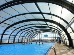 Camping Pas Cher vous présente avec son site Officiel campingpascher.fr, le Camping Paradis - Le Grand R classé 4 étoiles, situé sur la commune de La Faute Sur Mer dans le département Vendée (Pays De La Loire) en France. Le camping Paradis - Le Grand R vous propose un hébergement de type tente en toile et bois de 22 m² pour 5 personnes. L'établissement vous propose 13 autres types d'hébergements. Découvrez tous nos séjours à petits prix dans la commune et aux alentours de La Faute Sur Mer du département : Vendée (Pays De La Loire). Les Avis clients pour le Camping Paradis - Le Grand R sont excellents avec une note moyenne de 8 sur 10. MerRivière, Piscine chauffée, Piscine couverte, Animations familiales, Club ados, Club enfants, Aire de jeux enfants, Centre équestre, Cyclisme, Ping-pong, Pétanque, Randonnée, Salle de jeux vidéo, Structure gonflable enfants, Terrain de basketball, Terrain de football, Terrain de volley-ball, Trampoline, Bar, Boulangerie, Dépôt de pain, Snack/Bar, Supermarché, Épicerie,... En savoir plus : cliquez-ICI.