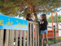 Camping Pas Cher vous présente avec son site Officiel campingpascher.fr, le Camping Paradis - Le Grand R classé 4 étoiles, situé sur la commune de La Faute Sur Mer dans le département Vendée (Pays De La Loire) en France. Le camping Paradis - Le Grand R, vous présente un hébergement de type mobil-home de 30 m² pour 4 personnes et télévision. Le camping Paradis - Le Grand R vous propose du sam. 30 mai au sam. 06 juin 2026, en promotion à -10% pour 7 nuits à 179 € au lieu de 200,0 € soit une Économie de 21 €. Cette location propose 25 dates différentes pour réserver votre séjour. Découvrez également les 11 autres gammes d'hébergements du camping. Les Avis clients pour le Camping Paradis - Le Grand R sont excellents avec une note moyenne de 8 sur 10. MerRivière, Piscine chauffée, Piscine couverte, Animations familiales, Club ados, Club enfants, Aire de jeux enfants, Centre équestre, Cyclisme, Ping-pong, Pétanque, Randonnée, Salle de jeux vidéo, Structure gonflable enfants, Terrain de basketball, Terrain de football, Terrain de volley-ball, Trampoline, Bar, Boulangerie, Dépôt de pain, Snack/Bar, Supermarché, Épicerie,... En savoir plus : cliquez-ICI.