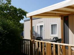 Camping Pas Cher vous présente avec son site Officiel campingpascher.fr, le Camping Paradis - Le Grand R classé 4 étoiles, situé sur la commune de La Faute Sur Mer dans le département Vendée (Pays De La Loire) en France. Le camping Paradis - Le Grand R, vous présente un hébergement de type mobil-home de 32 m² pour 4 personnes et télévision. Le camping Paradis - Le Grand R vous propose du sam. 18 avril au sam. 25 avril 2026, en promotion à -10% pour 7 nuits à 229 € au lieu de 257,0 € soit une Économie de 28 €. Cette location propose 25 dates différentes pour réserver votre séjour. Découvrez également les 11 autres gammes d'hébergements du camping. Les Avis clients pour le Camping Paradis - Le Grand R sont excellents avec une note moyenne de 8 sur 10. MerRivière, Piscine chauffée, Piscine couverte, Animations familiales, Club ados, Club enfants, Aire de jeux enfants, Centre équestre, Cyclisme, Ping-pong, Pétanque, Randonnée, Salle de jeux vidéo, Structure gonflable enfants, Terrain de basketball, Terrain de football, Terrain de volley-ball, Trampoline, Bar, Boulangerie, Dépôt de pain, Snack/Bar, Supermarché, Épicerie,... En savoir plus : cliquez-ICI.