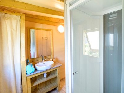 Cliquez pour découvrir toutes les photos de l'HÉBERGEMENT ! tente en toile et bois - Flower Le Bel Air photo 7