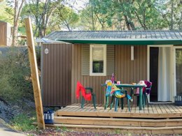 Camping Pas Cher vous présente avec son site Officiel campingpascher.fr, le Camping Maïana Resort classé 4 étoiles, situé sur la commune de La Grande Motte dans le département Hérault (Languedoc Roussillon) en France. Le camping Maïana Resort, vous présente un hébergement de type mobil-home de 27 m² avec climatisation et télévision. Le camping Maïana Resort vous proposeun séjour PAS CHER avec une REMISEdu sam. 30 mai au sam. 06 juin 2026, en promotion à -36% pour 7 nuits à 259 € au lieu de 410,0 € soit une Économie de 151 €. Cette location propose 23 dates différentes pour réserver votre séjour. Découvrez également les 4 autres gammes d'hébergements du camping. Les Avis clients pour le Camping Maïana Resort sont excellents avec une note moyenne de 8 sur 10. Piscine extérieure, Animations familiales, Club enfants, Aire de jeux enfants, Centre équestre, Cyclisme, Ping-pong, Pétanque, Terrain multisports, Bar, Dépôt de pain, Plats à emporter, Restaurant, Épicerie,... En savoir plus : cliquez-ICI.