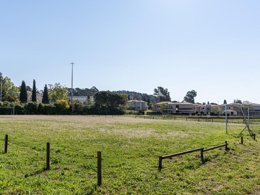 Camping Pas Cher vous présente avec son site Officiel campingpascher.fr, la Résidence Club L'Ile D'Or - Vacancéole, située sur la commune de La Londe Les Maures dans le département Var (Provence Alpes Côte D'azur) en France. La résidence Club L'Ile D'Or - Vacancéole, vous présente un hébergement de type studio de 24 m² pour 2 personnes avec climatisation et télévision. La résidence Club L'Ile D'Or - Vacancéole vous proposeun séjour PAS CHER avec une REMISEdu sam. 03 octobre au sam. 10 octobre 2026, en promotion à -33% pour 7 nuits à 232 € au lieu de 349,4 € soit une Économie de 117,40 €. Cette location propose 151 dates différentes pour réserver votre séjour. Découvrez également les 3 autres gammes d'hébergements de la résidence. Les Avis clients pour la Résidence Club L'Ile D'Or - Vacancéole sont de 7 sur 10. Mer, Piscine extérieure, Aire de jeux enfants, Canoë-kayak, Court de tennis, Golf, Jet-ski, Ping-pong, Plongée, Randonnée, Salle de fitness, Terrain multisports, Bar, Snack/Bar, Supermarché,... En savoir plus : cliquez-ICI.