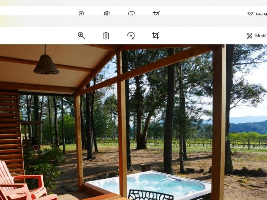 Camping Pas Cher vous présente avec son site Officiel campingpascher.fr, le Camping Hello Soleil classé 3 étoiles, situé sur la commune de Lablachere dans le département Ardèche (Rhône Alpes) en France. Le camping Hello Soleil vous propose un hébergement de type chalet de 36 m² pour 1 personne avec climatisation (télévision). L'établissement vous propose 11 autres types d'hébergements. Découvrez tous nos séjours à petits prix dans la commune et aux alentours de Lablachere du département : Ardèche (Rhône Alpes). Les Avis clients pour le Camping Hello Soleil sont excellents avec une note moyenne de 8 sur 10. Piscine chauffée, Piscine extérieure, Animations familiales, Aire de jeux enfants, Baby-foot, Canoë-kayak, Court de tennis, Ping-pong, Pétanque, Randonnée, Structure gonflable enfants, Bar, Dépôt de pain, Snack/Bar, Supermarché, Épicerie,... En savoir plus : cliquez-ICI.