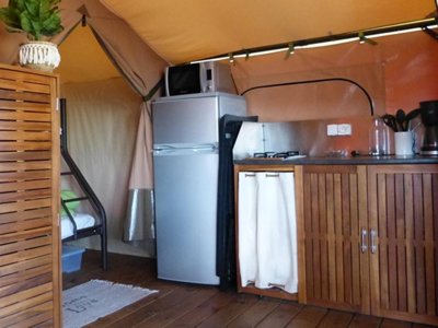 Cliquez pour découvrir toutes les photos de l'HÉBERGEMENT ! tente en toile et bois - Hello Soleil photo 4