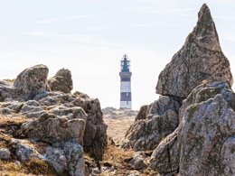 Camping Pas Cher vous présente avec son site Officiel campingpascher.fr, le Camping Paradis - Domaine De Bel Air classé 5 étoiles, situé sur la commune de Landudec dans le département Finistère (Bretagne) en France. Le camping Paradis - Domaine De Bel Air, vous présente un hébergement de type mobil-home de 34 m² pour 4 personnes et télévision. Le camping Paradis - Domaine De Bel Air vous propose du dimanche 13 septembre au dimanche 20 septembre 2026, en promotion à -15% pour 7 nuits à 229 € au lieu de 272,0 € soit une Économie de 43 €. Cette location propose 134 dates différentes pour réserver votre séjour. Découvrez également les 18 autres gammes d'hébergements du camping. Les Avis clients pour le Camping Paradis - Domaine De Bel Air sont excellents avec une note moyenne de 8 sur 10. Lac, Parc aquatique, Piscine couverte, Piscine extérieure, Animation ados, Animations familiales, Club enfants, Aire de jeux enfants, Aire de jeux intérieure, Canoë-kayak, Centre équestre, Court de tennis, Golf, Paddle, Planche à voile, Plongée, Pétanque, Randonnée, Salle de jeux vidéo, Surf, Terrain multisports, Dépôt de pain, Plats à emporter, Restaurant, Supermarché, Épicerie,... En savoir plus : cliquez-ICI.