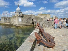 Camping Pas Cher vous présente avec son site Officiel campingpascher.fr, le Camping Paradis - Domaine De Bel Air classé 5 étoiles, situé sur la commune de Landudec dans le département Finistère (Bretagne) en France. Le camping Paradis - Domaine De Bel Air, vous présente un hébergement de type mobil-home de 40 m² pour 4 personnes. Le camping Paradis - Domaine De Bel Air vous propose du dimanche 07 juin au dimanche 14 juin 2026, en promotion à -15% pour 7 nuits à 157 € au lieu de 185,0 € soit une Économie de 28 €. Cette location propose 91 dates différentes pour réserver votre séjour. Découvrez également les 18 autres gammes d'hébergements du camping. Les Avis clients pour le Camping Paradis - Domaine De Bel Air sont excellents avec une note moyenne de 8 sur 10. Lac, Parc aquatique, Piscine couverte, Piscine extérieure, Animation ados, Animations familiales, Club enfants, Aire de jeux enfants, Aire de jeux intérieure, Canoë-kayak, Centre équestre, Court de tennis, Golf, Paddle, Planche à voile, Plongée, Pétanque, Randonnée, Salle de jeux vidéo, Surf, Terrain multisports, Dépôt de pain, Plats à emporter, Restaurant, Supermarché, Épicerie,... En savoir plus : cliquez-ICI.