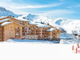 Camping Pas Cher vous présente avec son site Officiel campingpascher.fr, la Résidence Odalys Référence Front De Neige - Savoie, située sur la commune de La Plagne Soleil dans le département Savoie (Rhône Alpes) en France. La résidence Odalys Référence Front De Neige - Savoie, vous présente un hébergement de type appartement de 32 m² et télévision. La résidence Odalys Référence Front De Neige - Savoie vous propose du sam. 27 juin au sam. 04 juillet 2026 pour 7 nuits à 309€. Cette location propose 12 dates différentes pour réserver votre séjour. Découvrez également les 8 autres gammes d'hébergements de la résidence. Les Avis clients pour la Résidence Odalys Référence Front De Neige - Savoie sont excellents avec une note moyenne de 8 sur 10. Piscine chauffée, Piscine couverte, Boulangerie,... En savoir plus : cliquez-ICI.