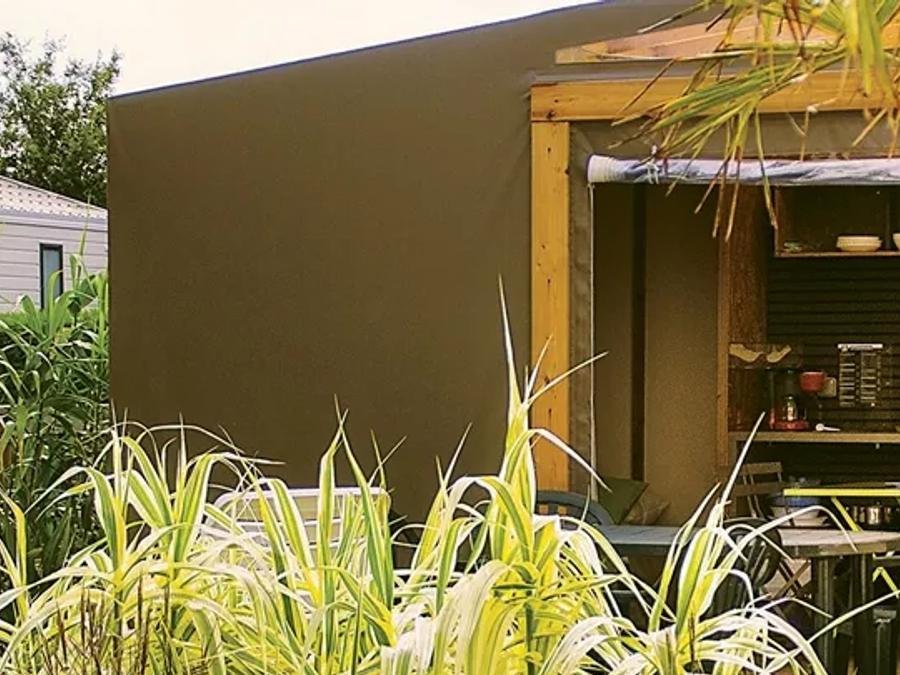 Camping Pas Cher vous présente avec son site Officiel campingpascher.fr, le Camping Des Albères classé 4 étoiles, situé sur la commune de Laroque Des Alberes dans le département Pyrénées-orientales (Languedoc Roussillon) en France. Le camping Des Albères, vous présente un hébergement de type tente de 17 m² pour 4 personnes. Le camping Des Albères vous propose du jeudi 04 juin au jeudi 11 juin 2026 avec un DÉPART DEMAIN pour 7 nuits à 196€. Cette location propose 48 dates différentes pour réserver votre séjour. Découvrez également les 17 autres gammes d'hébergements du camping. Les Avis clients pour le Camping Des Albères sont excellents avec une note moyenne de 8 sur 10. Piscine couverte, Piscine extérieure, Animations familiales, Club ados, Club enfants, Aire de jeux enfants, Centre équestre, Court de tennis, Golf, Ping-pong, Pétanque, Randonnée, Terrain multisports, Trampoline, Bar, Dépôt de pain, Plats à emporter, Restaurant, Snack/Bar, Supermarché,... En savoir plus : cliquez-ICI.