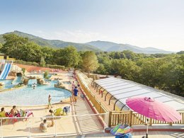 Camping Pas Cher vous présente avec son site Officiel campingpascher.fr, le Camping Des Albères classé 4 étoiles, situé sur la commune de Laroque Des Alberes dans le département Pyrénées-orientales (Languedoc Roussillon) en France. Le camping Des Albères, vous présente un hébergement de type tente de 17 m² pour 4 personnes. Le camping Des Albères vous propose du jeudi 04 juin au jeudi 11 juin 2026 avec un DÉPART DEMAIN pour 7 nuits à 196€. Cette location propose 48 dates différentes pour réserver votre séjour. Découvrez également les 17 autres gammes d'hébergements du camping. Les Avis clients pour le Camping Des Albères sont excellents avec une note moyenne de 8 sur 10. Piscine couverte, Piscine extérieure, Animations familiales, Club ados, Club enfants, Aire de jeux enfants, Centre équestre, Court de tennis, Golf, Ping-pong, Pétanque, Randonnée, Terrain multisports, Trampoline, Bar, Dépôt de pain, Plats à emporter, Restaurant, Snack/Bar, Supermarché,... En savoir plus : cliquez-ICI.