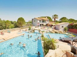 Camping Pas Cher vous présente avec son site Officiel campingpascher.fr, le Camping Des Albères classé 4 étoiles, situé sur la commune de Laroque Des Alberes dans le département Pyrénées-orientales (Languedoc Roussillon) en France. Le camping Des Albères, vous présente un hébergement de type chalet de 18 m² pour 2 personnes et télévision. Le camping Des Albères vous propose du sam. 04 avril au sam. 11 avril 2026 pour 7 nuits à 217€. Cette location propose 109 dates différentes pour réserver votre séjour. Découvrez également les 16 autres gammes d'hébergements du camping. Les Avis clients pour le Camping Des Albères sont excellents avec une note moyenne de 8 sur 10. Piscine couverte, Piscine extérieure, Animations familiales, Club ados, Club enfants, Aire de jeux enfants, Centre équestre, Court de tennis, Golf, Ping-pong, Pétanque, Randonnée, Terrain multisports, Trampoline, Bar, Dépôt de pain, Plats à emporter, Restaurant, Snack/Bar, Supermarché,... En savoir plus : cliquez-ICI.