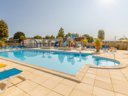 Camping Pas Cher vous présente avec son site Officiel campingpascher.fr, le Camping Flower La Guichardière classé 4 étoiles, situé sur la commune de La Plaine Sur Mer dans le département Loire-atlantique (Pays De La Loire) en France. Le camping Flower La Guichardière, vous présente un hébergement de type mobil-home de 33 m² et télévision. Le camping Flower La Guichardière vous propose du sam. 04 juillet au sam. 11 juillet 2026, en promotion à -9% pour 7 nuits à 957,60 € au lieu de 1064,0 € soit une Économie de 106,40 €. Cette location propose 9 dates différentes pour réserver votre séjour. Découvrez également les 14 autres gammes d'hébergements du camping. Les Avis clients pour le Camping Flower La Guichardière sont de 7 sur 10. Piscine couverte, Piscine extérieure, Animations familiales, Club enfants, Aire de jeux enfants, Baby-foot, Court de tennis, Cyclisme, Flipper, Golf, Parcours sportif, Ping-pong, Piscine, Pétanque, Randonnée, Structure gonflable enfants, Terrain multisports, Bar, Dépôt de pain, Plats à emporter, Snack/Bar, Épicerie,... En savoir plus : cliquez-ICI.