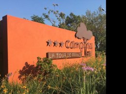 Camping Pas Cher vous présente avec son site Officiel campingpascher.fr, le Camping La Tour De France classé 3 étoiles, situé sur la commune de Latour De France dans le département Pyrénées-orientales (Languedoc Roussillon) en France. Le camping La Tour De France, vous présente un hébergement de type mobil-home de 29 m² et télévision. Le camping La Tour De France vous propose du sam. 12 septembre au sam. 19 septembre 2026, en promotion à -11% pour 7 nuits à 326,60 € au lieu de 369,6 € soit une Économie de 43 €. Cette location propose 51 dates différentes pour réserver votre séjour. Découvrez également les 7 autres gammes d'hébergements du camping. Les Avis clients pour le Camping La Tour De France sont excellents avec une note moyenne de 8 sur 10. Piscine extérieure, Animation ados, Animation enfants, Animations familiales, Club enfants, Aire de jeux enfants, Court de tennis, Cyclisme, Plongée, Pétanque, Salle de jeux vidéo, Bar, Dépôt de pain, Snack/Bar, Épicerie,... En savoir plus : cliquez-ICI.