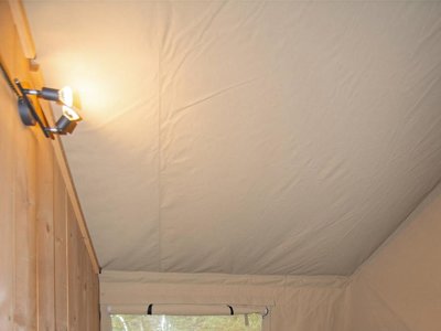 Cliquez pour découvrir toutes les photos de l'HÉBERGEMENT ! tente en toile et bois - Le Champ Long photo 4