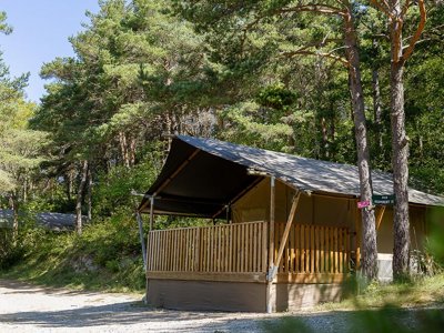 Cliquez pour découvrir toutes les photos de l'HÉBERGEMENT ! tente en toile et bois - Le Champ Long photo 7