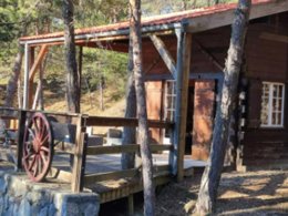 Camping Pas Cher vous présente avec son site Officiel campingpascher.fr, le Camping Le Champ Long classé 3 étoiles, situé sur la commune de La Salle En Beaumont dans le département Isère (Rhône Alpes) en France. Le camping Le Champ Long, vous présente un hébergement de type bungalow de 24 m². Le camping Le Champ Long vous propose du sam. 04 avril au sam. 11 avril 2026 pour 7 nuits à 385€. Cette location propose 126 dates différentes pour réserver votre séjour. Découvrez également les 10 autres gammes d'hébergements du camping. Les Avis clients pour le Camping Le Champ Long sont excellents avec une note moyenne de 8 sur 10. Piscine chauffée, Piscine extérieure, Animation enfants, Animations familiales, Aire de jeux enfants, Baby-foot, Court de tennis, Golf, Ping-pong, Pétanque, Terrain multisports, Bar, Dépôt de pain, Restaurant, Snack/Bar, Supermarché, Épicerie,... En savoir plus : cliquez-ICI.