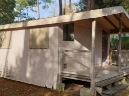 Camping Pas Cher vous présente avec son site Officiel campingpascher.fr, le Camping Le Champ Long classé 3 étoiles, situé sur la commune de La Salle En Beaumont dans le département Isère (Rhône Alpes) en France. Le camping Le Champ Long, vous présente un hébergement de type tente en toile et bois de 29 m² pour 3 personnes. Le camping Le Champ Long vous propose du sam. 04 avril au sam. 11 avril 2026 pour 7 nuits à 220€. Cette location propose 126 dates différentes pour réserver votre séjour. Découvrez également les 10 autres gammes d'hébergements du camping. Les Avis clients pour le Camping Le Champ Long sont excellents avec une note moyenne de 8 sur 10. Piscine chauffée, Piscine extérieure, Animation enfants, Animations familiales, Aire de jeux enfants, Baby-foot, Court de tennis, Golf, Ping-pong, Pétanque, Terrain multisports, Bar, Dépôt de pain, Restaurant, Snack/Bar, Supermarché, Épicerie,... En savoir plus : cliquez-ICI.