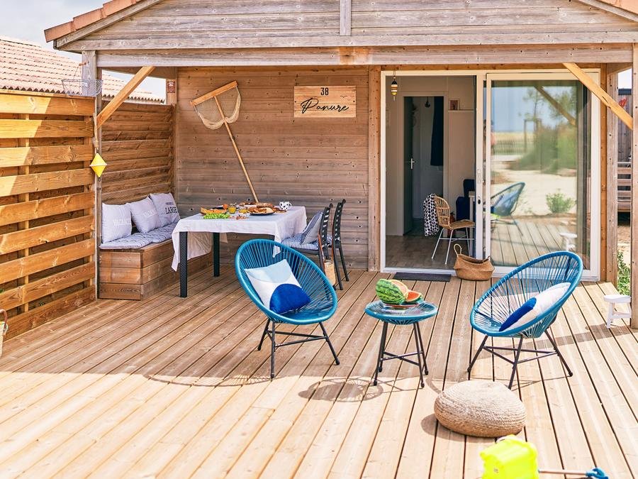 Camping Pas Cher vous présente avec son site Officiel campingpascher.fr, le Camping Le Bellevue classé 3 étoiles, situé sur la commune de La Tranche Sur Mer dans le département Vendée (Pays De La Loire) en France. Le camping Le Bellevue, vous présente un hébergement de type lodge de 28 m² pour 4 personnes et télévision. Le camping Le Bellevue vous propose du jeudi 04 juin au jeudi 11 juin 2026 avec un DÉPART DEMAIN pour 7 nuits à 454€. Cette location propose 44 dates différentes pour réserver votre séjour. Découvrez également les 9 autres gammes d'hébergements du camping. Les Avis clients pour le Camping Le Bellevue sont de 7 sur 10. Piscine chauffée, Piscine extérieure, Aire de jeux enfants, Ping-pong, Pétanque, Bar, Épicerie,... En savoir plus : cliquez-ICI.
