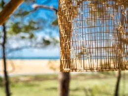 Camping Pas Cher vous présente avec son site Officiel campingpascher.fr, le Camping Le Bellevue classé 3 étoiles, situé sur la commune de La Tranche Sur Mer dans le département Vendée (Pays De La Loire) en France. Le camping Le Bellevue, vous présente un hébergement de type mobil-home de 22 m² pour 2 personnes et télévision. Le camping Le Bellevue vous propose du lundi 25 mai au lundi 01 juin 2026 pour 7 nuits à 372€. Cette location propose 101 dates différentes pour réserver votre séjour. Découvrez également les 5 autres gammes d'hébergements du camping. Les Avis clients pour le Camping Le Bellevue sont de 7 sur 10. Piscine chauffée, Piscine extérieure, Aire de jeux enfants, Ping-pong, Pétanque, Bar, Épicerie,... En savoir plus : cliquez-ICI.