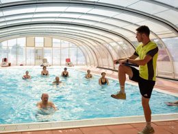 Camping Pas Cher vous présente avec son site Officiel campingpascher.fr, le Camping Flower L’Escale Du Perthuis classé 4 étoiles, situé sur la commune de La Tranche Sur Mer dans le département Vendée (Pays De La Loire) en France. Le camping Flower L’Escale Du Perthuis, vous présente un hébergement de type mobil-home de 26 m². Le camping Flower L’Escale Du Perthuis vous propose du dimanche 26 avril au dimanche 03 mai 2026, en promotion à -9% pour 7 nuits à 343,50 € au lieu de 377,5 € soit une Économie de 34 €. Cette location propose 125 dates différentes pour réserver votre séjour. Découvrez également les 11 autres gammes d'hébergements du camping. Les Avis clients pour le Camping Flower L’Escale Du Perthuis sont de 7 sur 10. Mer, Piscine couverte, Piscine extérieure, Animation enfants, Aire de jeux enfants, Baby-foot, Ping-pong, Piscine, Pétanque, Terrain multisports, Pizzeria, Plats à emporter, Snack/Bar, Supermarché,... En savoir plus : cliquez-ICI.