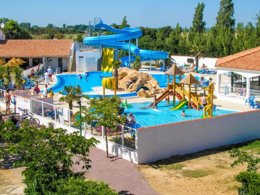 Camping Pas Cher vous présente avec son site Officiel campingpascher.fr, le Établissement Le Sable D'Or, situé sur la commune de La Tranche Sur Mer dans le département Vendée (Pays De La Loire) en France. L'établissement Le Sable D'Or vous propose un hébergement de type mobilhome de 29 m². L'établissement vous propose 5 autres types d'hébergements. Découvrez tous nos séjours à petits prix dans la commune et aux alentours de La Tranche Sur Mer du département : Vendée (Pays De La Loire).... En savoir plus : cliquez-ICI.