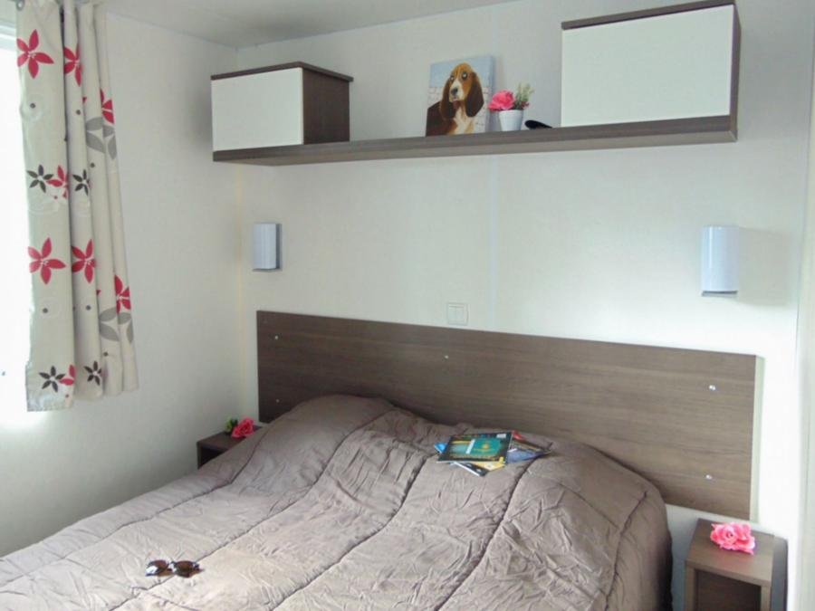 Camping Pas Cher vous présente avec son site Officiel campingpascher.fr, le Camping Maeva Club Les Préveils classé 4 étoiles, situé sur la commune de La Tranche Sur Mer dans le département Vendée (Pays De La Loire) en France. Le camping Maeva Club Les Préveils vous propose un hébergement de type mobil-home. L'établissement vous propose 32 autres types d'hébergements. Découvrez tous nos séjours à petits prix dans la commune et aux alentours de La Tranche Sur Mer du département : Vendée (Pays De La Loire). Les Avis clients pour le Camping Maeva Club Les Préveils sont excellents avec une note moyenne de 8 sur 10. Mer, Piscine chauffée, Piscine extérieure, Animations familiales, Club ados, Club enfants, Aire de jeux enfants, Planche à voile, Pétanque, Salle de fitness, Salle de jeux vidéo, Surf, Terrain multisports, kiteSurf, Bar, Dépôt de pain, Plats à emporter, Restaurant, Snack/Bar, Épicerie,... En savoir plus : cliquez-ICI.