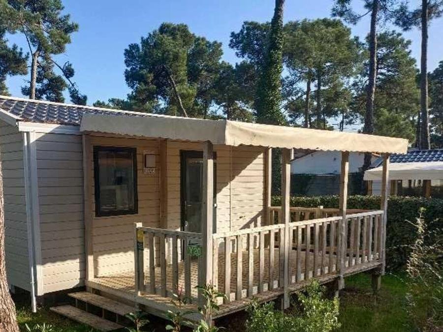 Camping Pas Cher vous présente avec son site Officiel campingpascher.fr, le Camping Maeva Club Les Préveils classé 4 étoiles, situé sur la commune de La Tranche Sur Mer dans le département Vendée (Pays De La Loire) en France. Le camping Maeva Club Les Préveils, vous présente un hébergement de type mobil-home de 20 m² pour 4 personnes avec climatisation et télévision. Le camping Maeva Club Les Préveils vous proposeun séjour PAS CHER avec une REMISEdu sam. 12 septembre au sam. 19 septembre 2026, en promotion à -30% pour 7 nuits à 269,50 € au lieu de 385,0 € soit une Économie de 115,50 €. Cette location propose 24 dates différentes pour réserver votre séjour. Découvrez également les 32 autres gammes d'hébergements du camping. Les Avis clients pour le Camping Maeva Club Les Préveils sont excellents avec une note moyenne de 8 sur 10. Mer, Piscine chauffée, Piscine extérieure, Animations familiales, Club ados, Club enfants, Aire de jeux enfants, Planche à voile, Pétanque, Salle de fitness, Salle de jeux vidéo, Surf, Terrain multisports, kiteSurf, Bar, Dépôt de pain, Plats à emporter, Restaurant, Snack/Bar, Épicerie,... En savoir plus : cliquez-ICI.